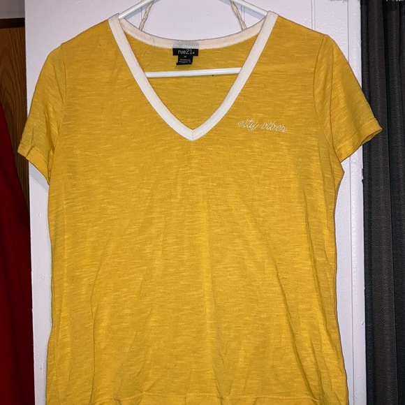 Rue21 city vibes Tshirt - Picture 1 of 3